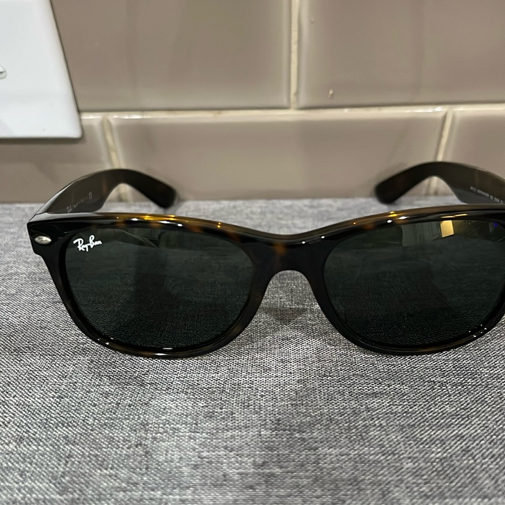 Rayban New Wayfarer RB 2132 902 55 size